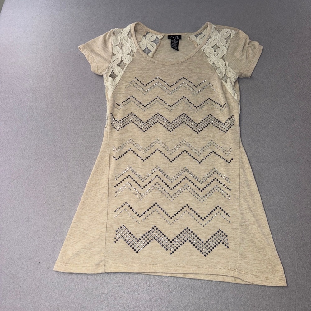 Rue21 T-Shirt Womens‎ Small Beige Lace Shoulder Rhinestone Chevron Short Sleeve